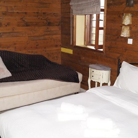 Ikojenia Traditional Lodge Papigko Luaran gambar