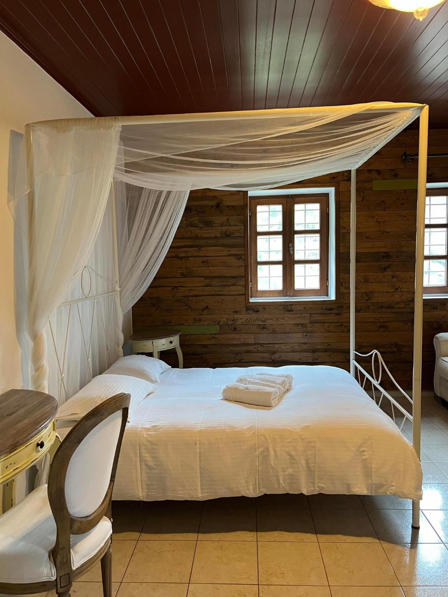Ikojenia Traditional Lodge Papigko Luaran gambar