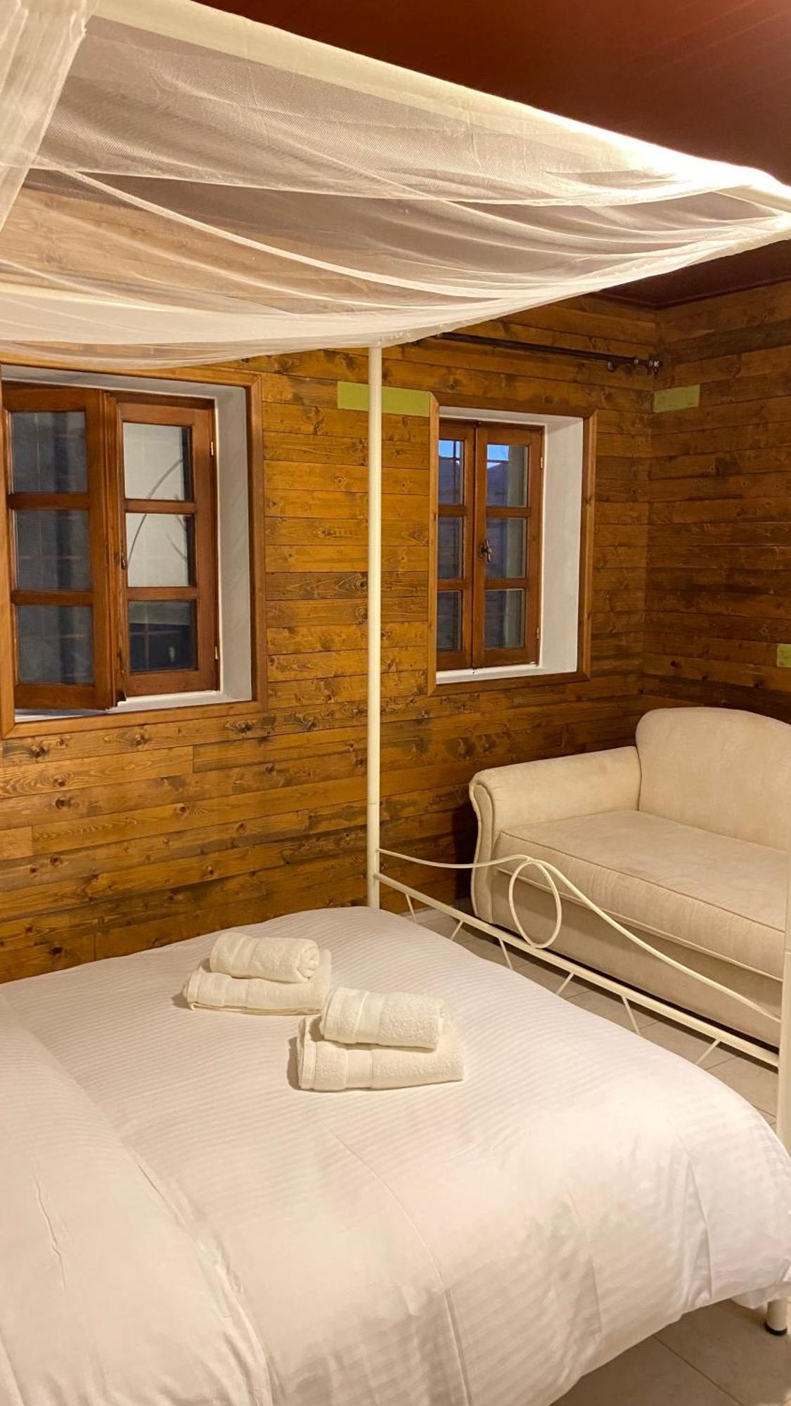 Ikojenia Traditional Lodge Papigko Luaran gambar