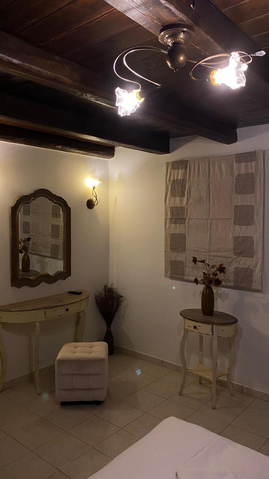 Ikojenia Traditional Lodge Papigko Luaran gambar