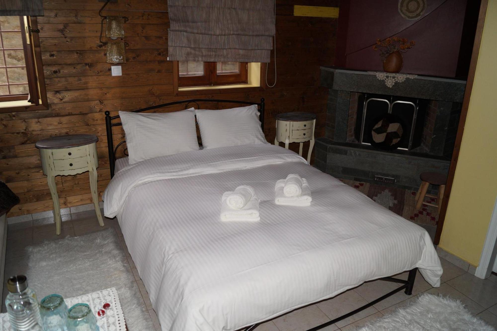 Ikojenia Traditional Lodge Papigko Luaran gambar