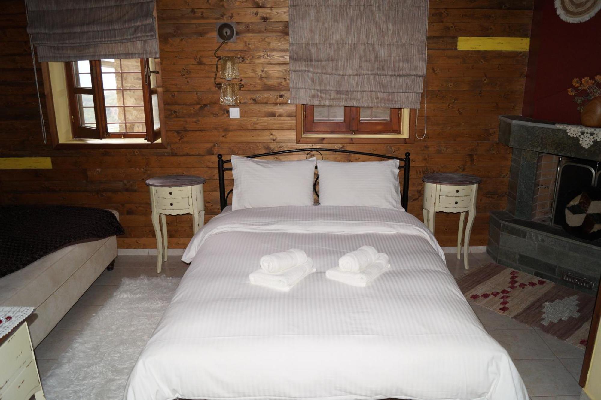 Ikojenia Traditional Lodge Papigko Luaran gambar