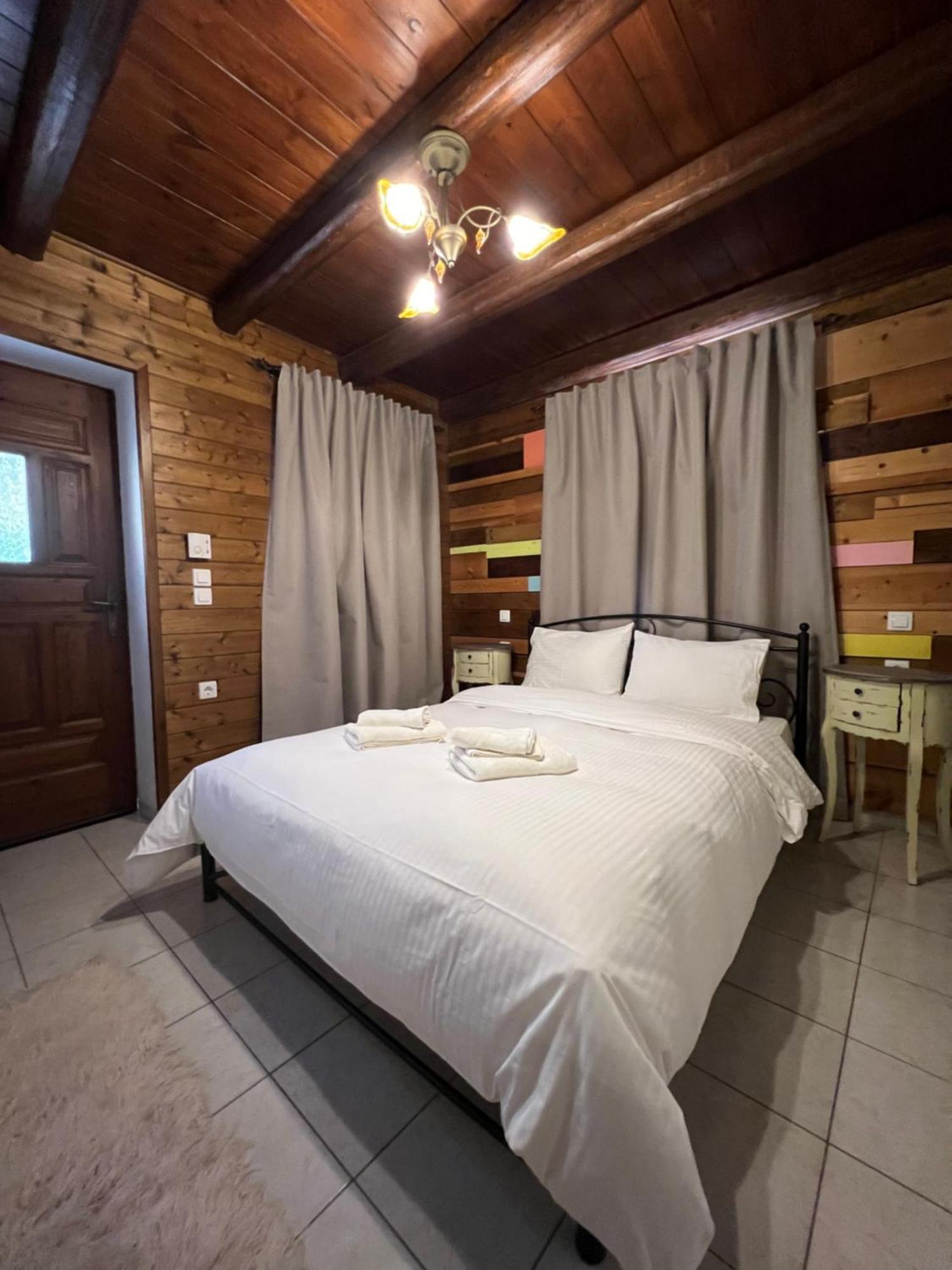 Ikojenia Traditional Lodge Papigko Luaran gambar